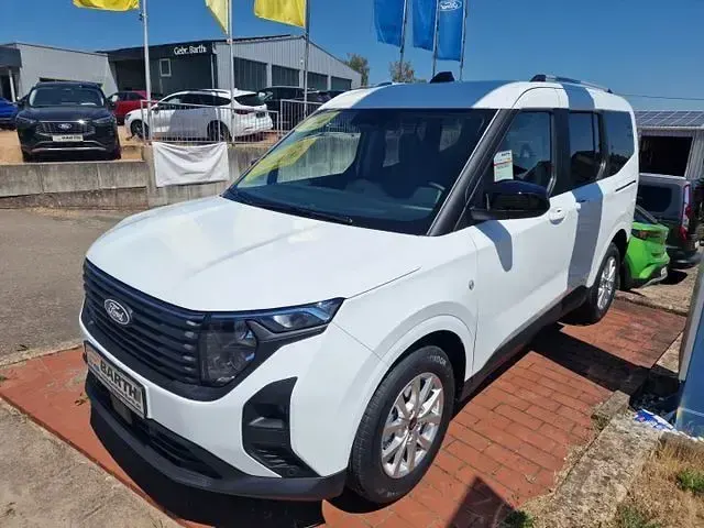 Neu Ford Tourneo Courier Titanium 125 PS (91 kW) 2026 Weiß Van / Kleinbus