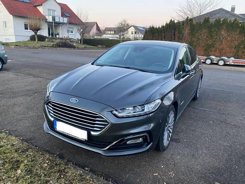 Grau Gebraucht 2020 Ford Mondeo Titanium Limousine | 19.500 € (Fairer Preis) - Bild 1/4