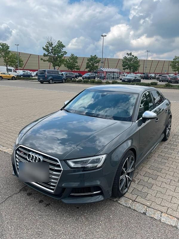 Grau Gebraucht 2017 Audi S3 Limousine | 28.700 € (Etwas zu teuer) - Bild 1/4