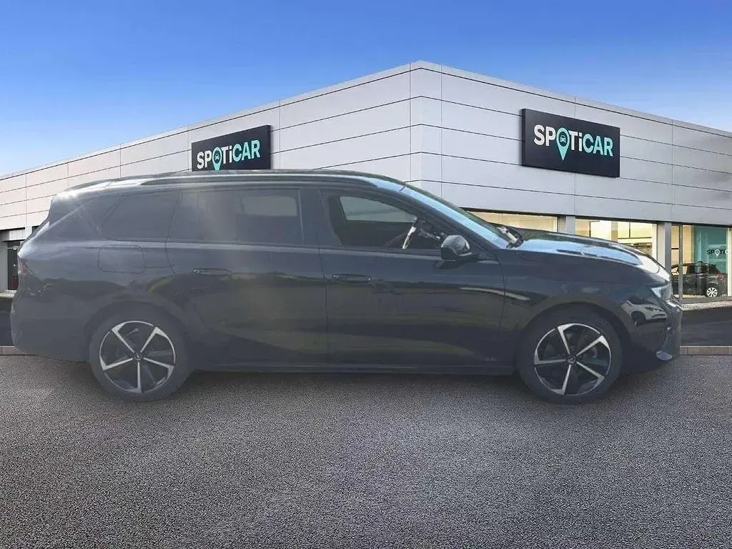 Gebraucht Opel Astra 131 PS (96 kW) 2024 Lackierung schwarz perla nera Kleinwagen