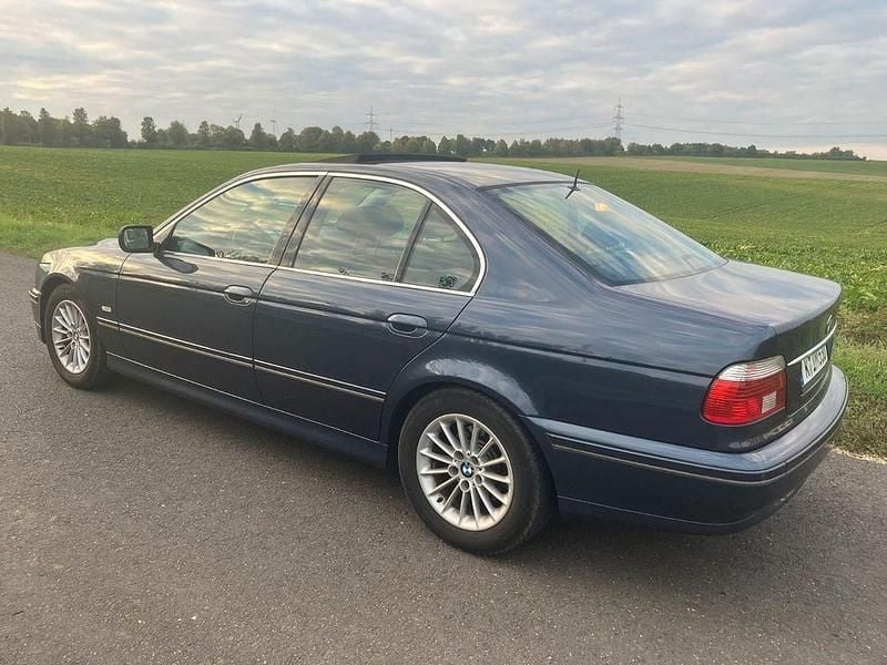 Blau Gebraucht 2002 BMW 530 Performance Limousine | 7.300 € (Guter Preis) - Bild 1/4