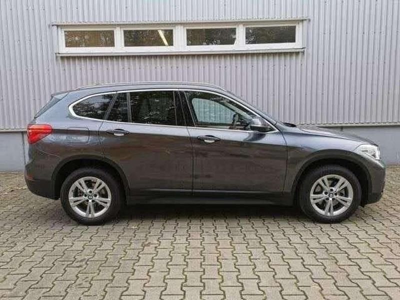 Silber Gebraucht 2019 BMW X1 Advantage SUV | 16.990 € (Superpreis) - Bild 1/4