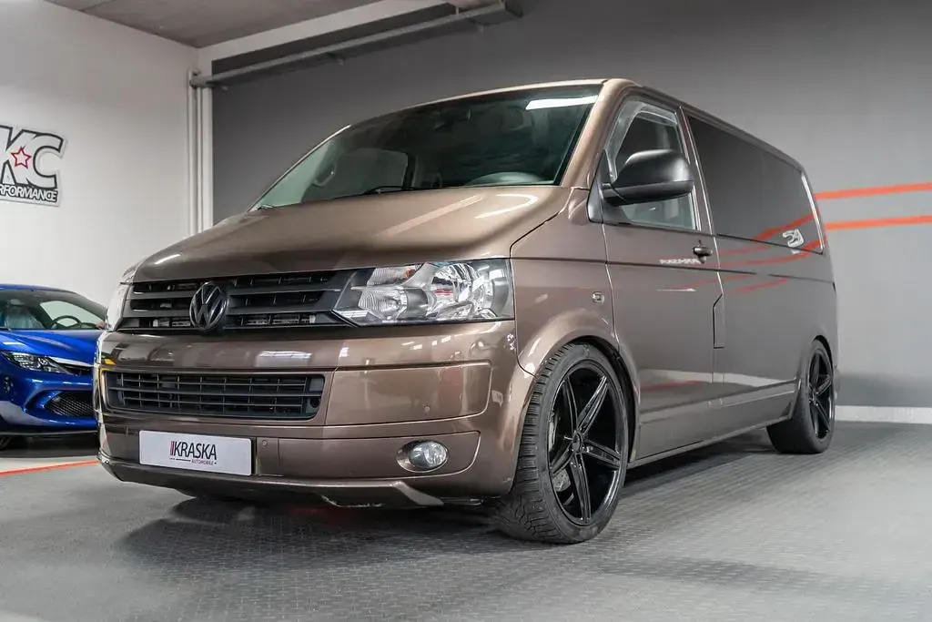Gebraucht VW Multivan 140 PS (102 kW) 2012 Toffeebraun metallic Van / Kleinbus