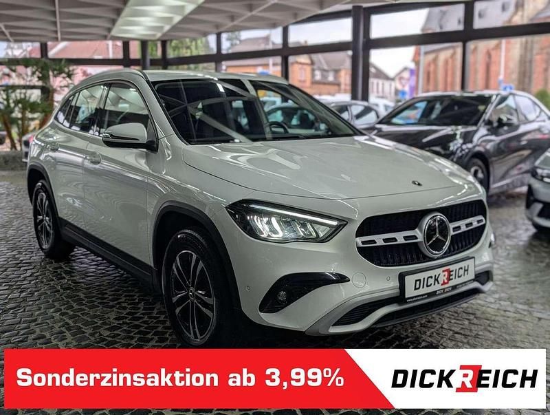 Weiß Gebraucht 2023 Mercedes GLA250 SUV | 32.980 € (Superpreis) - Bild 1/3