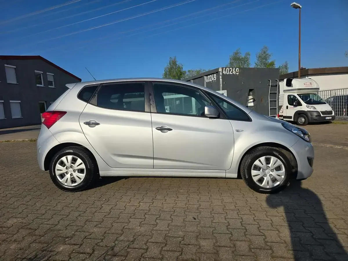 Gebraucht Hyundai ix20 Comfort 90 PS (66 kW) 2011 Grau Kleinwagen