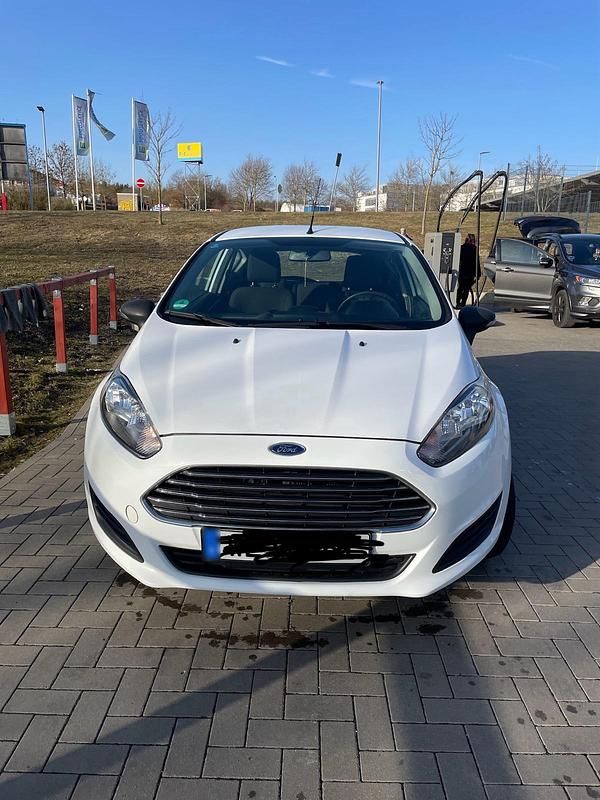 Gebraucht Ford Fiesta 60 PS (44 kW) 2015 Weiß Coupé