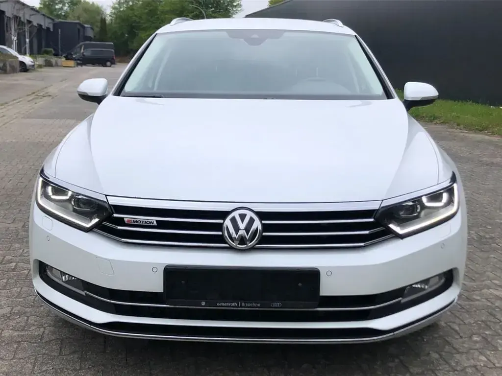 Używany VW Passat Highline 239 KM (175 kW) 2016 Biały Kombi