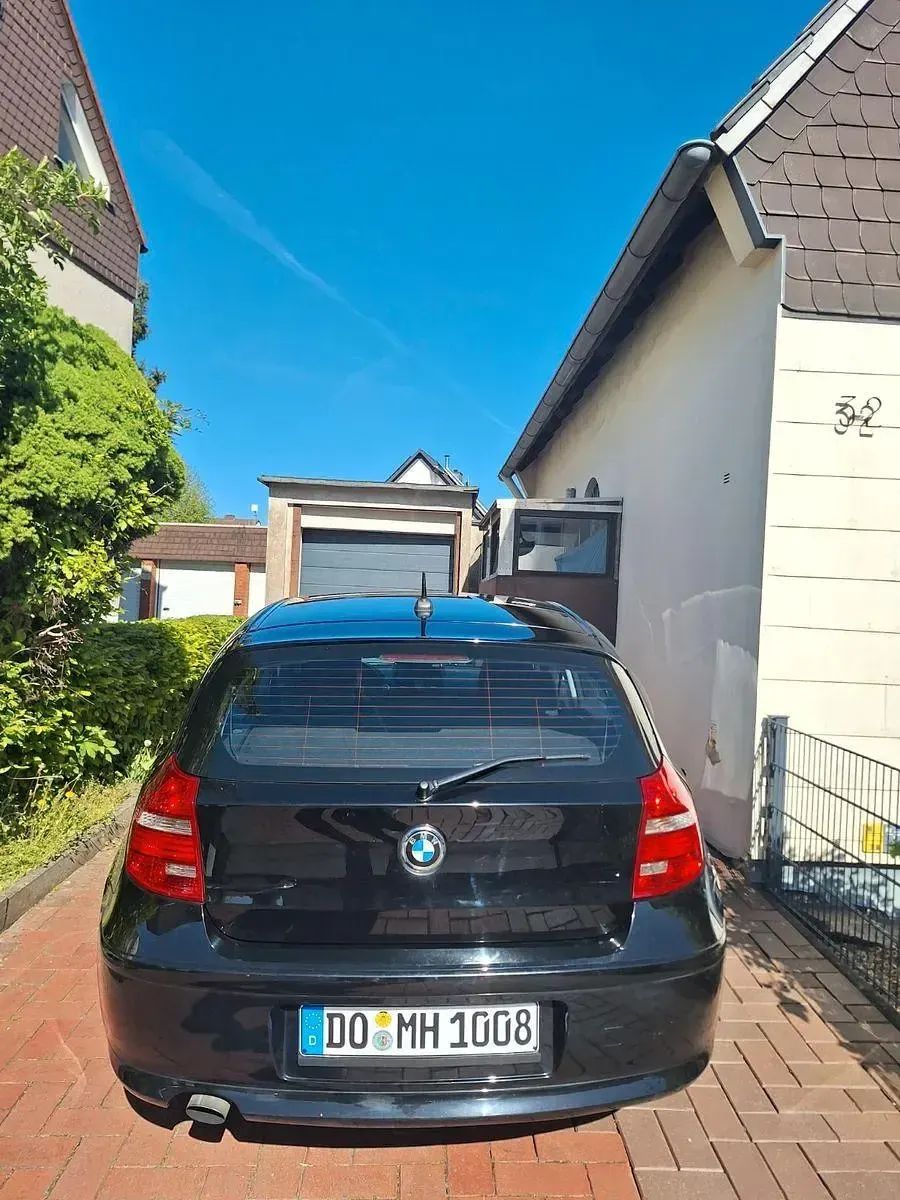 Gebraucht BMW 116 116 PS (85 kW) 2011 Schwarz Kleinwagen
