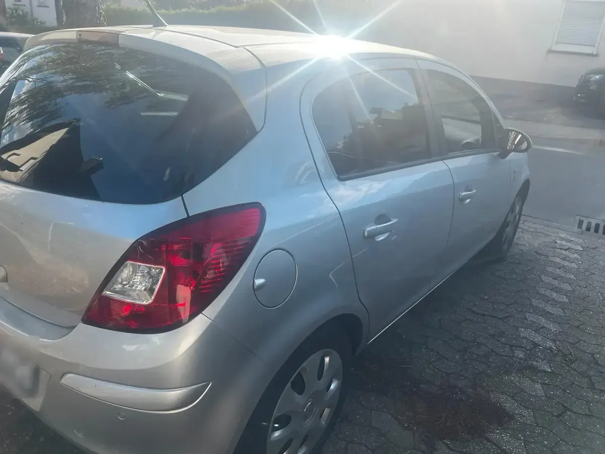 Gebraucht Opel Corsa 101 PS (74 kW) 2010 Silber Kleinwagen