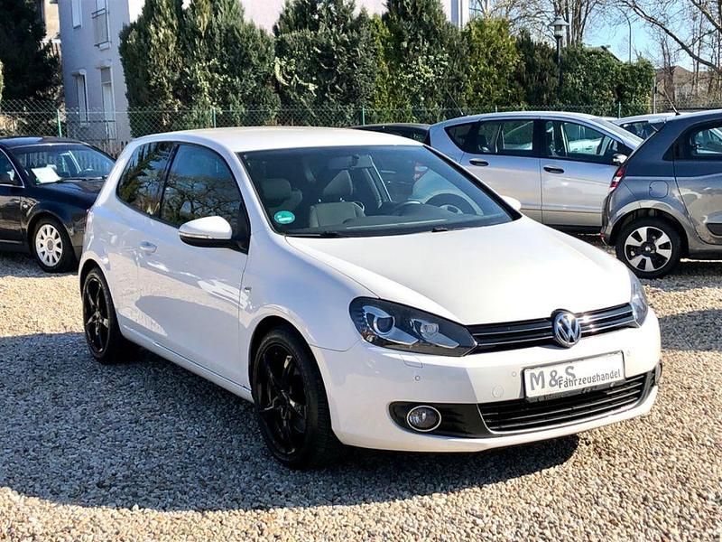 Weiß Gebraucht 2011 VW Golf VI Highline Limousine | 6.490 € (Etwas zu teuer) - Bild 1/4