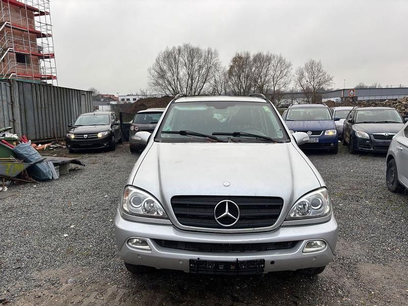 Silber Gebraucht 2003 Mercedes ML270 SUV | 1.950 € (Superpreis) - Bild 1/4