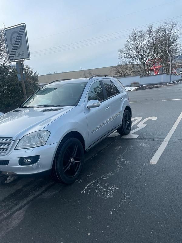 Gebraucht Mercedes ML320 224 PS (164 kW) 2006 Silber SUV