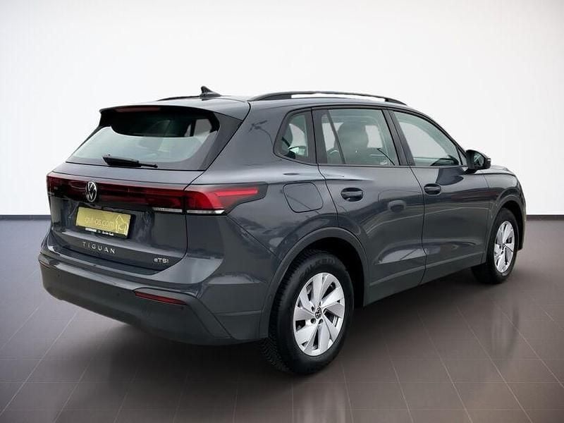 Gebraucht VW Tiguan 131 PS (96 kW) 2024 Delfingrau SUV