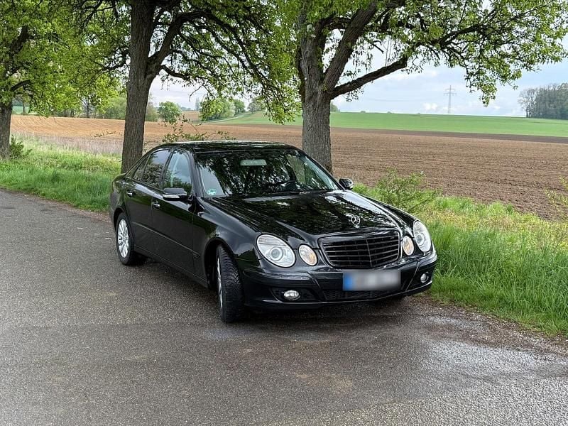 Second-hand Mercedes E220 170 CP (125 kW) 2007 Negru Berlinǎ