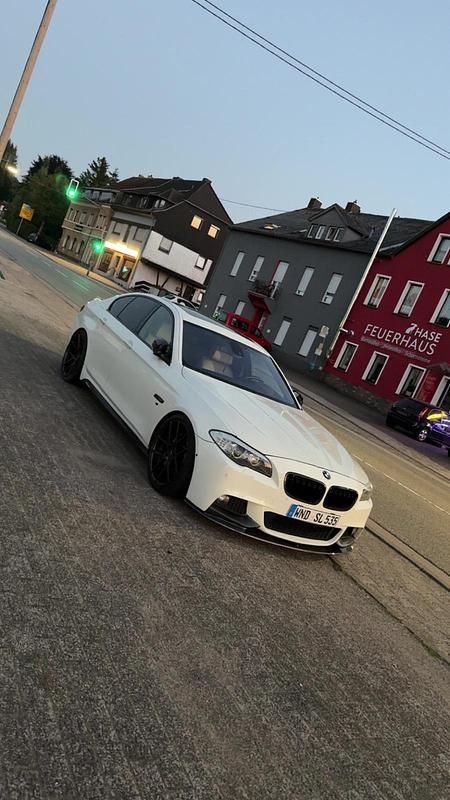 Weiß Gebraucht 2012 BMW 535 M Sport Limousine | 16.000 € (Fairer Preis) - Bild 1/4