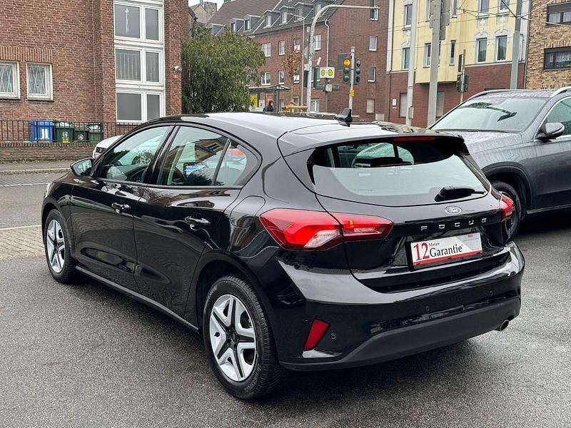 Gebraucht Ford Focus Cool & Connect 101 PS (74 kW) 2022 Schwarz Limousine