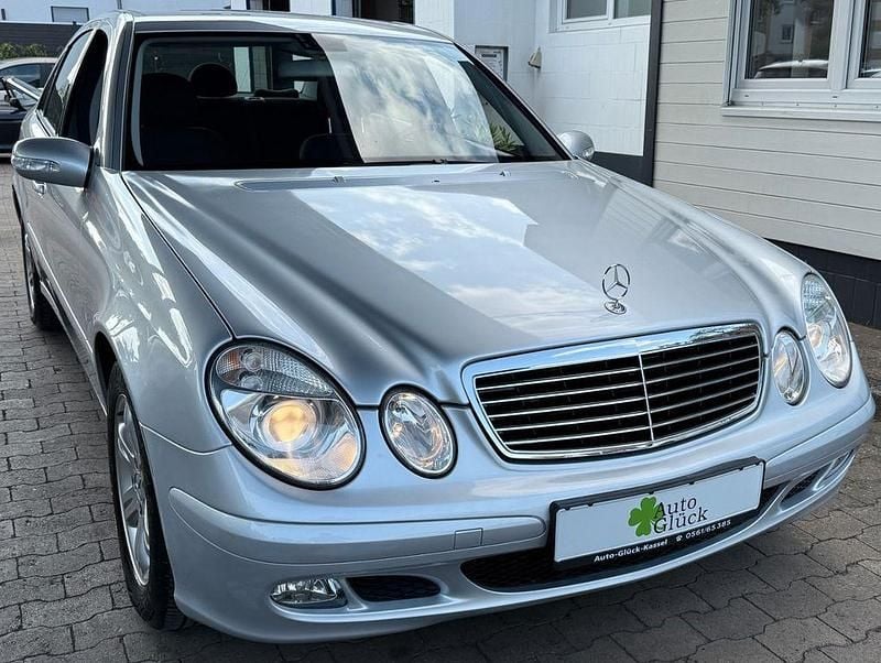 Silber Gebraucht 2006 Mercedes E200 Limousine | 9.990 € (Teuer) - Bild 1/4