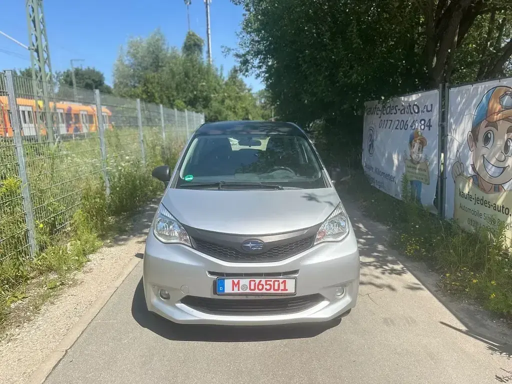 Gebraucht Subaru Trezia Active 99 PS (72 kW) 2013 Silber Kleinwagen