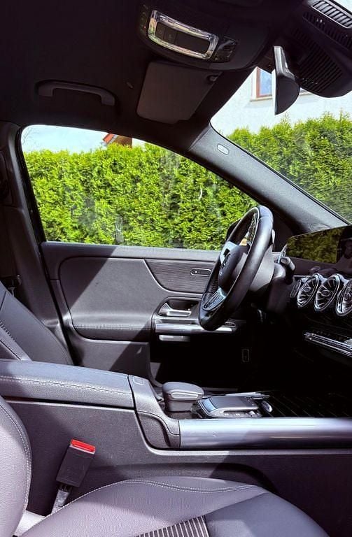 Gebraucht Mercedes EQA300 167 kW (228 PS) 2022 Schwarz SUV