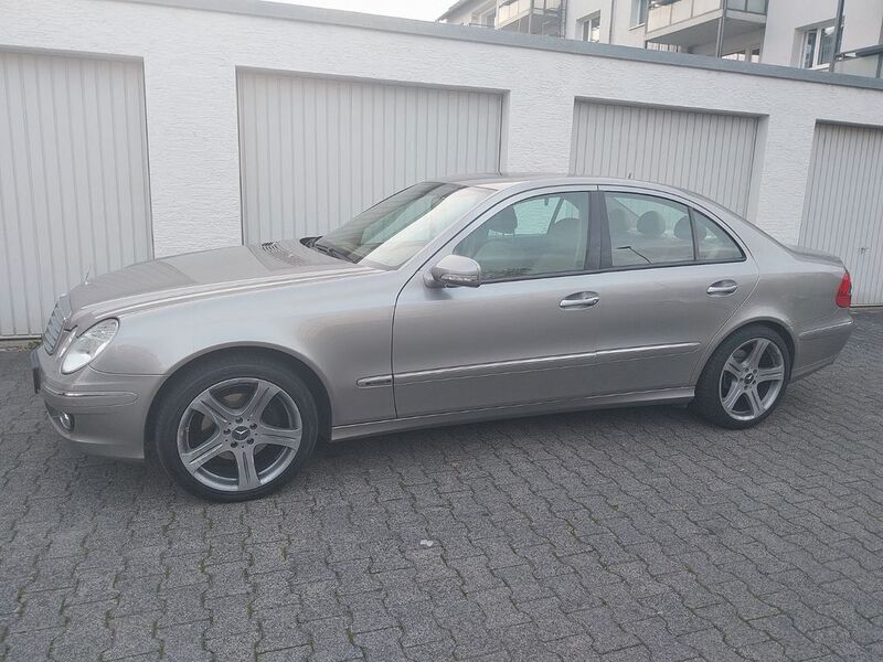 Beige Gebraucht 2008 Mercedes E280 Elegance Limousine | 12.700 € (Teuer) - Bild 1/4