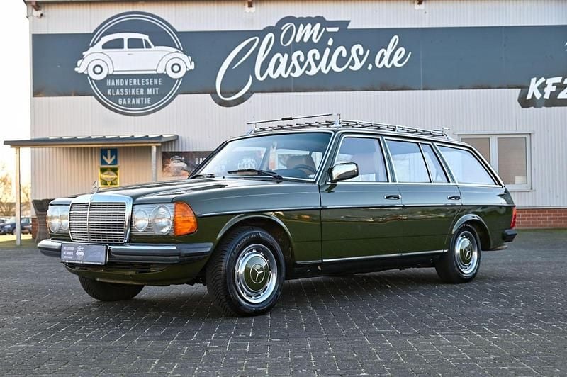 Grün Gebraucht 1980 Mercedes 240 Kombi | 17.990 € - Bild 1/4