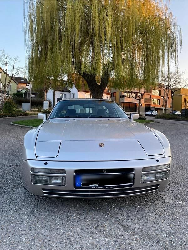 Silber Gebraucht 1986 Porsche 944 Turbo Coupé | 23.499 € - Bild 1/4