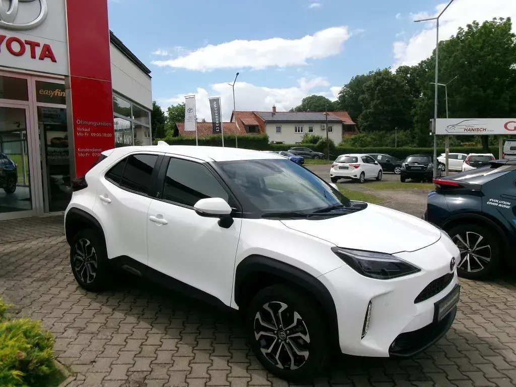 Gebraucht Toyota Yaris Cross Team 116 PS (85 kW) 2024 Schneeweiß SUV
