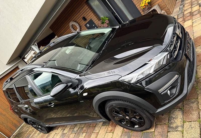 Schwarz Gebraucht 2022 Dacia Jogger Extreme Van / Kleinbus | 17.890 € (Fairer Preis) - Bild 1/4