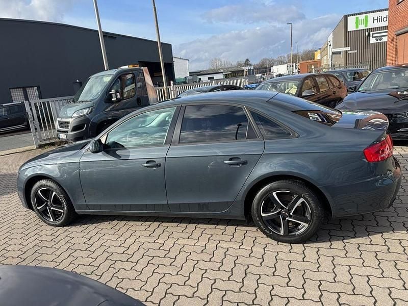 Gebraucht Audi A4 Attraction 120 PS (88 kW) 2009 Grau Limousine