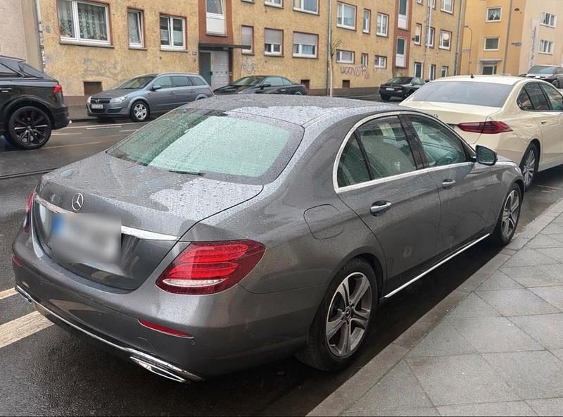 Gebraucht Mercedes E220 194 PS (142 kW) 2018 Grau Limousine
