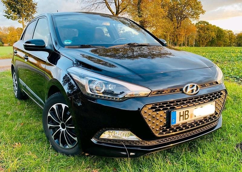 Gebraucht Hyundai i20 84 PS (61 kW) 2017 Schwarz Limousine