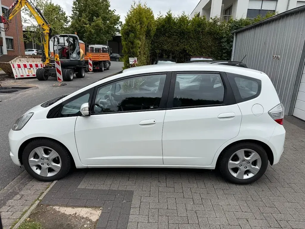 Gebraucht Honda Jazz Elegance 99 PS (72 kW) 2010 Weiß Kleinwagen