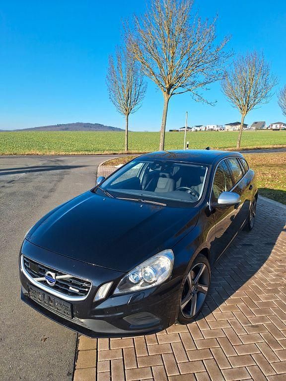 Gebraucht Volvo V60 R-Design 114 PS (83 kW) 2012 Schwarz Kombi