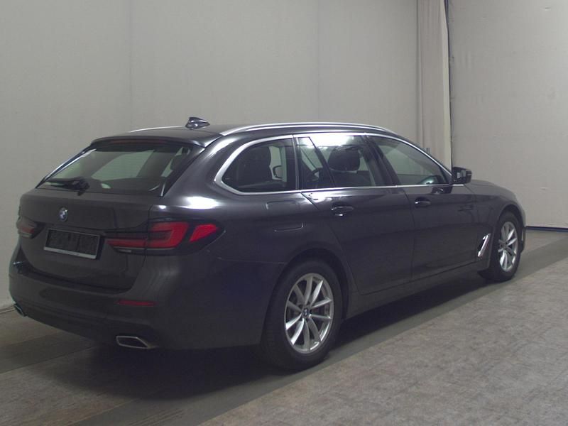 Gebraucht BMW 520 190 PS (139 kW) 2022 Grau Kombi