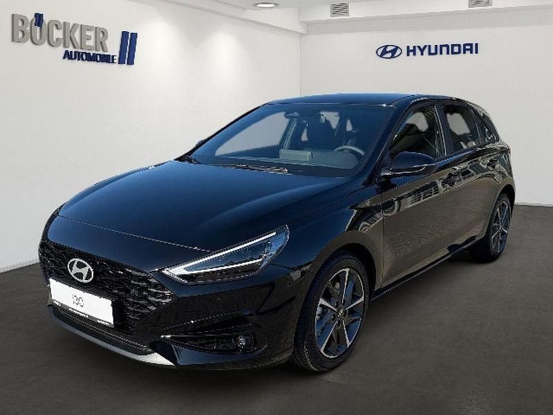 Black metallic Gebraucht 2025 Hyundai i30 Advantage Limousine | 26.480 € (Fairer Preis) - Bild 1/4
