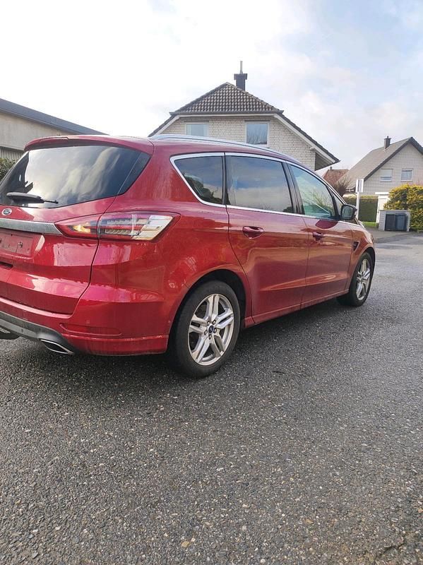 Gebraucht Ford S-MAX S 210 PS (154 kW) 2015 Rot Van / Kleinbus