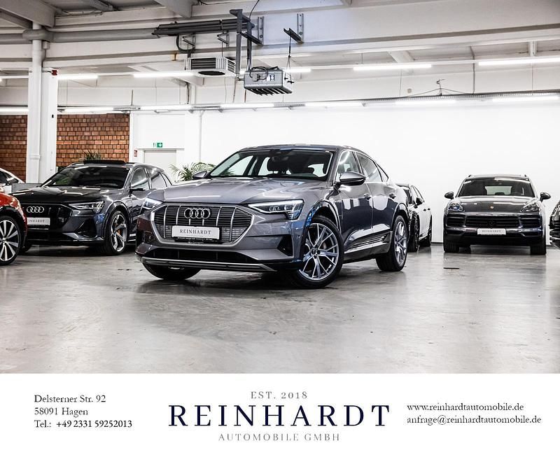 Taifungrau metallic Gebraucht 2023 Audi e-tron Advanced Plus SUV | 34.840 € (Superpreis) - Bild 1/4