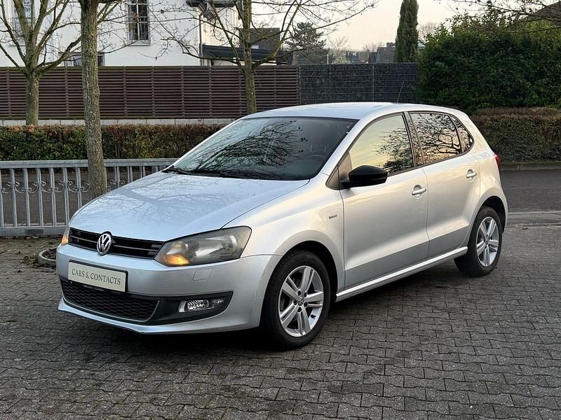 Silber Gebraucht 2013 VW Polo Match Kleinwagen | 5.999 € (Fairer Preis) - Bild 1/4