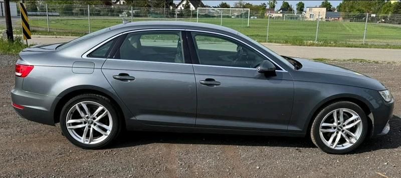 Grau Gebraucht 2016 Audi A4 Limousine | 15.500 € (Superpreis) - Bild 1/4
