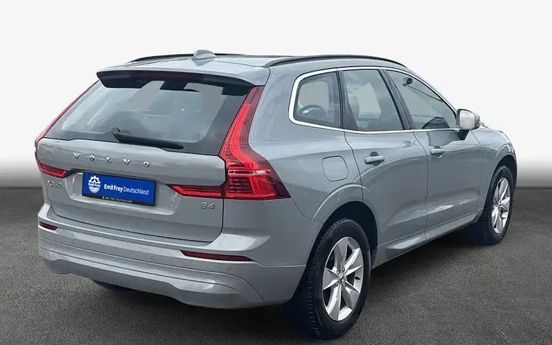 Używany Volvo XC60 Core 197 KM (144 kW) 2023 Szary SUV