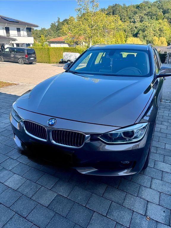 Braun Gebraucht 2014 BMW 320 Sport Line Kombi | 10.700 € (Fairer Preis) - Bild 1/4