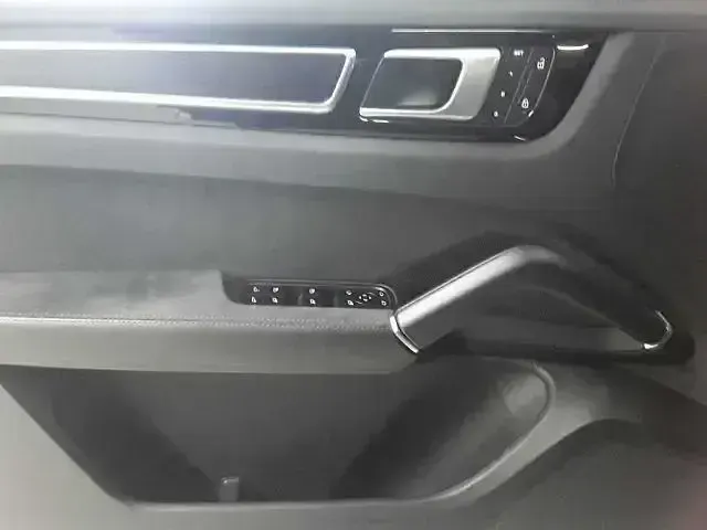 Gebraucht Porsche Cayenne GTS 460 PS (338 kW) 2023 Schwarz SUV
