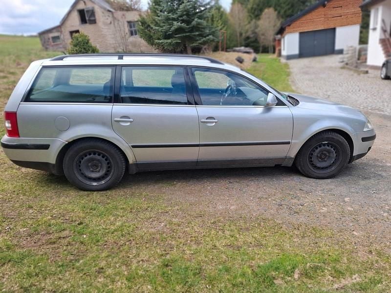 Second-hand VW Passat 130 CP (95 kW) 2004 Argintiu Break
