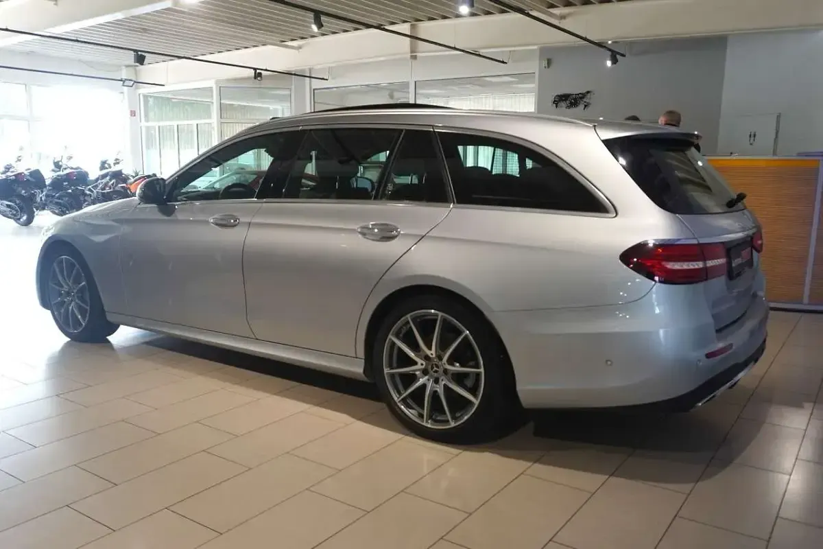 Gebraucht Mercedes E200 AMG 197 PS (144 kW) 2020 Hightech silber Kombi