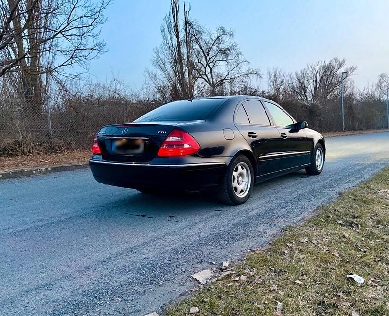 Gebraucht Mercedes E200 122 PS (89 kW) 2004 Schwarz Limousine