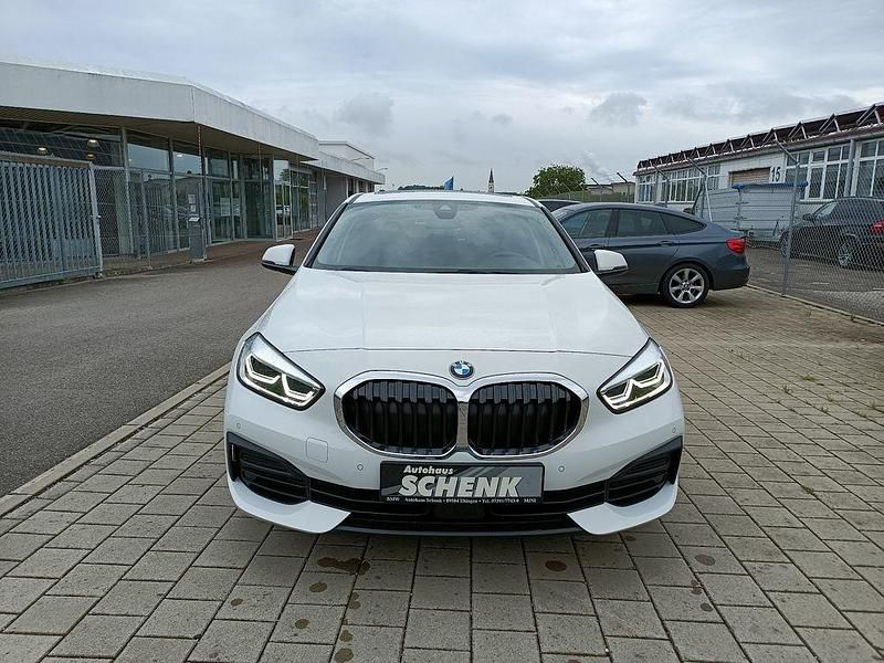 Weiß Gebraucht 2021 BMW 120 Kleinwagen | 25.700 € (Teuer) - Bild 1/4