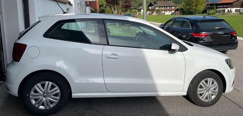 Gebraucht VW Polo 75 PS (55 kW) 2015 Weiß Kleinwagen