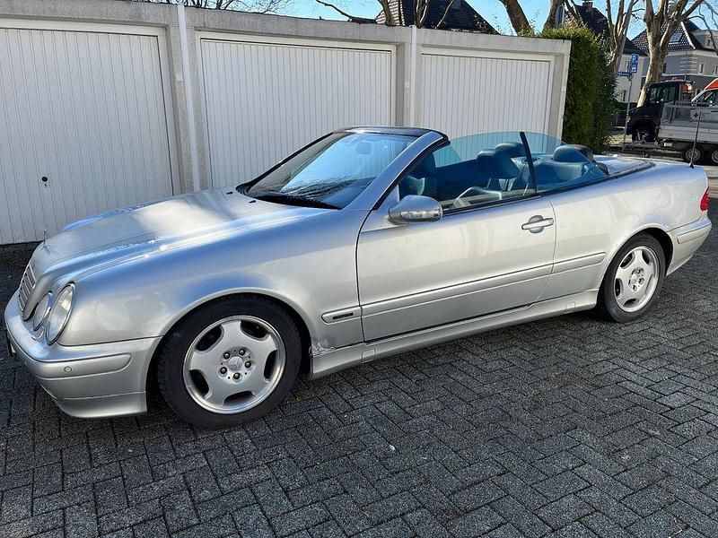 Gebraucht Mercedes CLK230 197 PS (144 kW) 2000 Silber Cabrio
