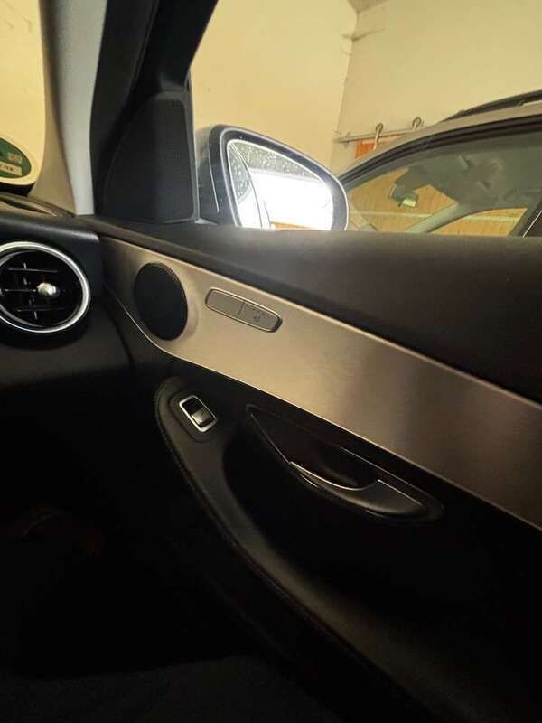Grau Gebraucht 2018 Mercedes 180 Limousine | 15.000 € - Bild 1/4