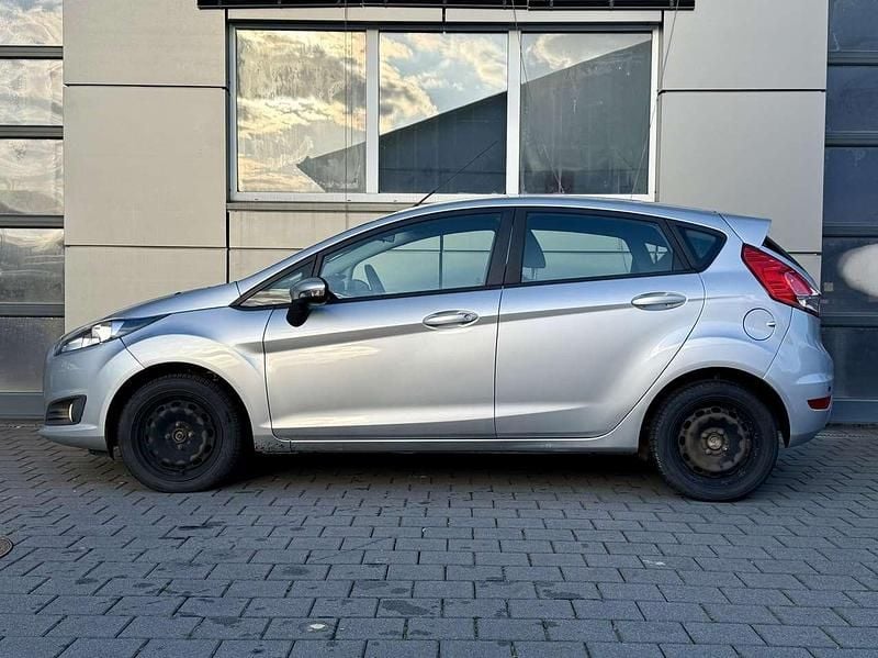 Gebraucht Ford Fiesta Trend 101 PS (74 kW) 2014 Polarsilber metallic Kleinwagen